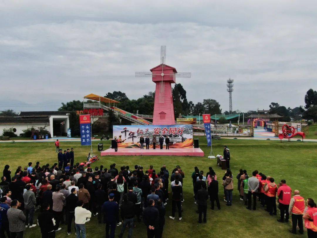 67德阳消防走进红豆村开展主题宣传活动助力乡村旅游消防安全_景区