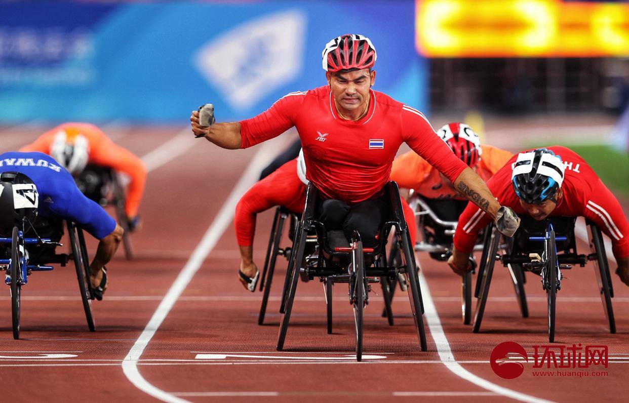 杭州亚残运会田径男子5000米t54决赛 泰国选手巴越·瓦赫兰摘金_高清