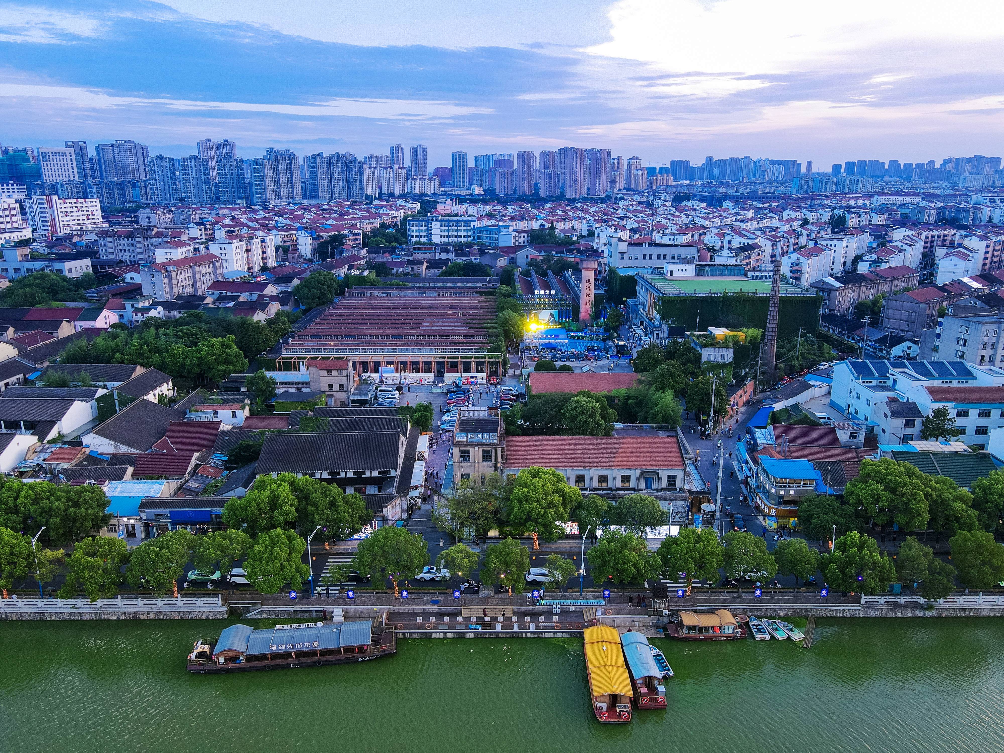 走进位于大运河常州段南岸,钟楼区三堡街141号的运河五号创意街区