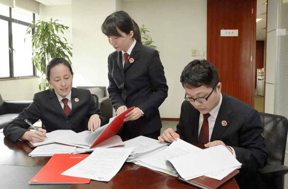 筑牢金融"防火墙" 守好群众"钱袋子"_建议_银行业_监督