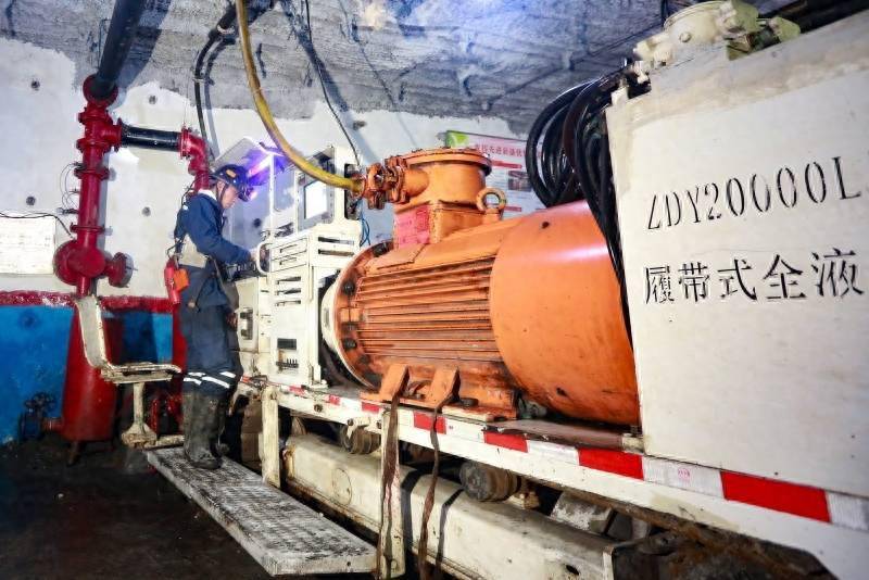 该公司发电系统瓦斯抽采浓度始终保持在10%以上,瓦斯发电量日均保持在