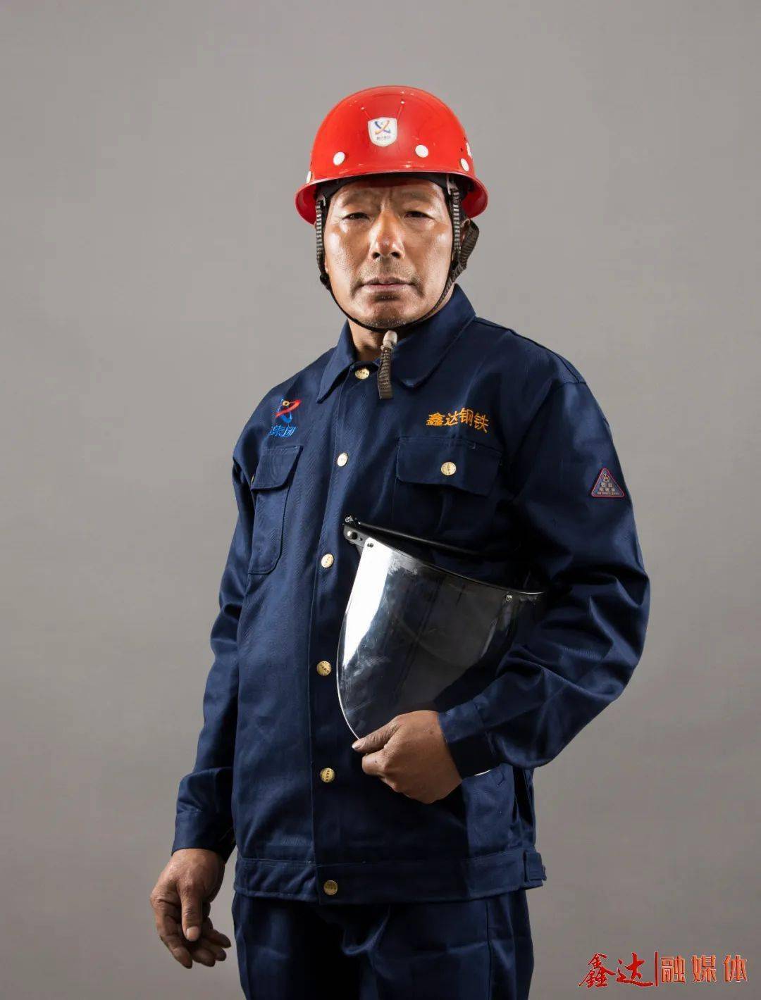 张小刚,电仪班长,2003年入厂,进入炼铁厂负责高炉电气设备的维修维护.