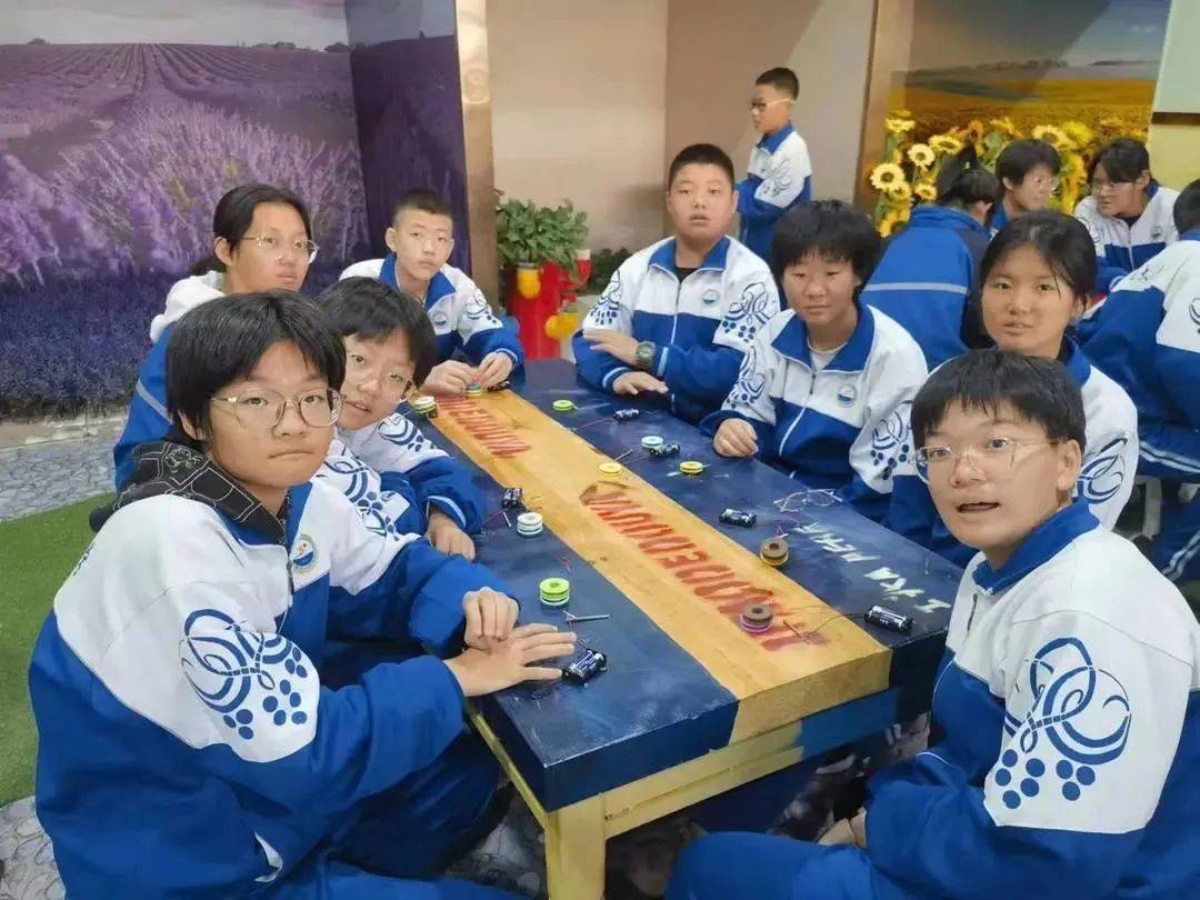 东胜区大兴中学赴青少年综合实践中心万家惠营地开展综合实践活动