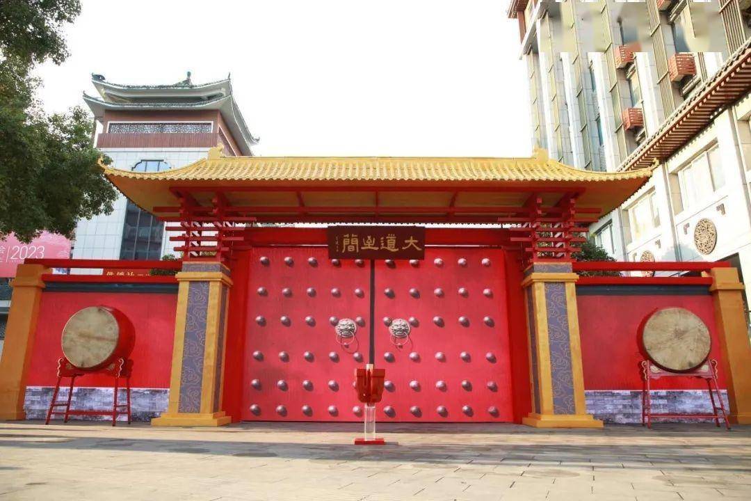 一块特别的匾额——大道至简,见证了本次盛会的启动仪式