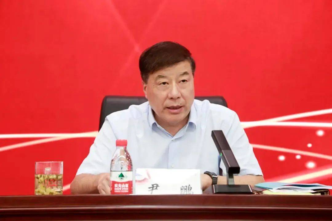 据公开简历,尹鹏生于1964年10月,曾任山东世贸中心物业