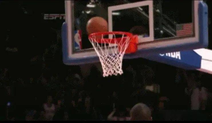 NBA 史上最离谱的空篮不进是哪个？