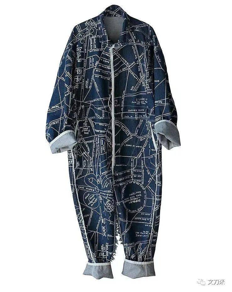 铁锈染毛圈卫衣大西装成爱国曾经是jnby的设计师,在老板李琳的"放任"