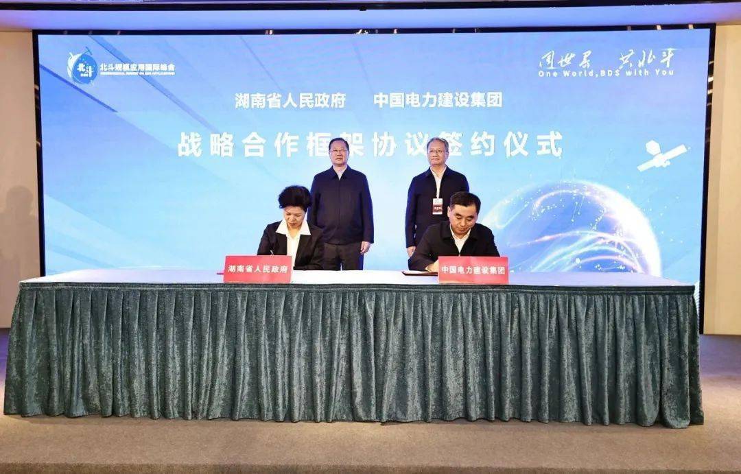 省委常委,副省长张迎春,国防科技大学政委傅爱国,国防科技大学电子