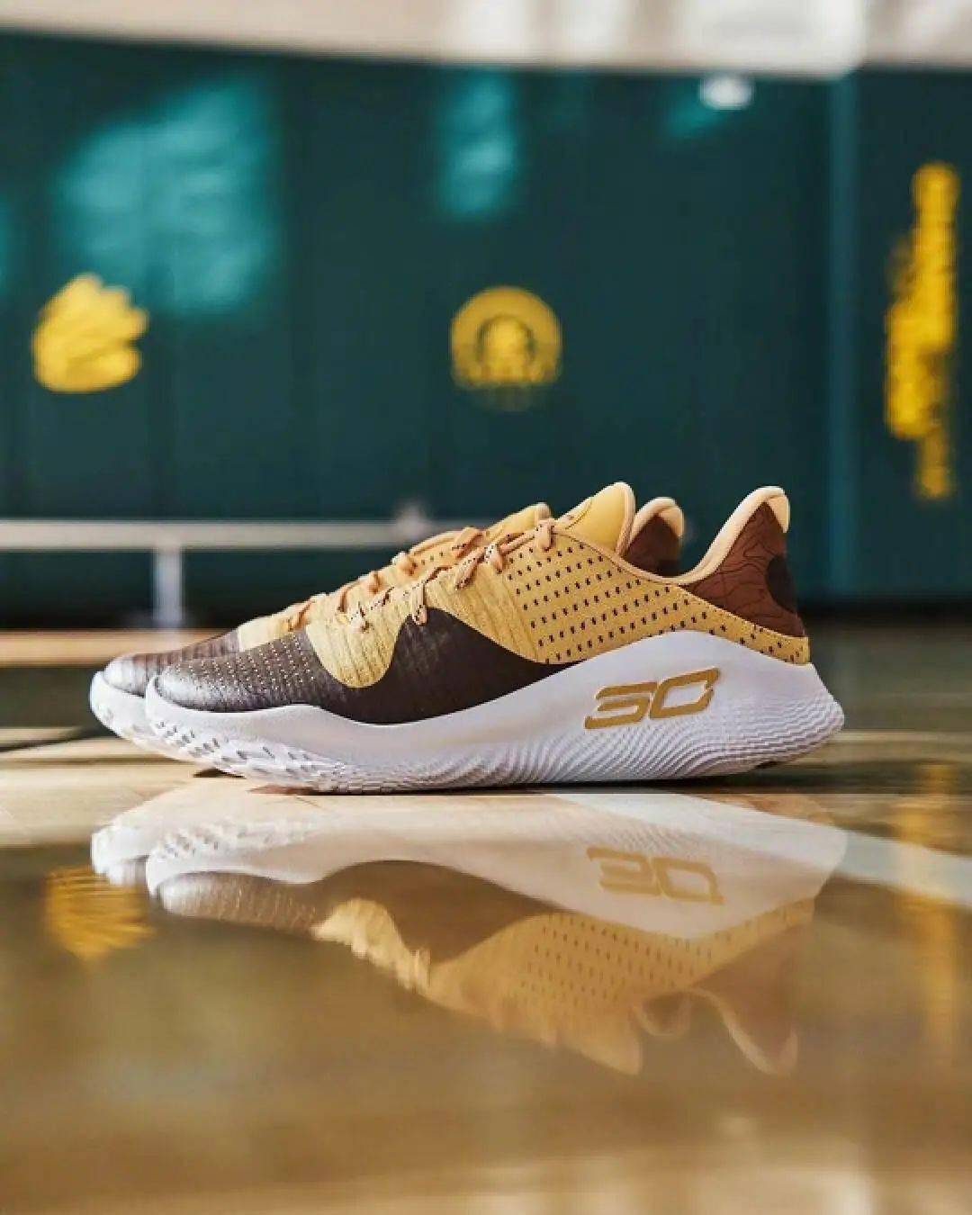 库里签下首个nba代言人!你好,总裁库._安德玛_curry_福克斯