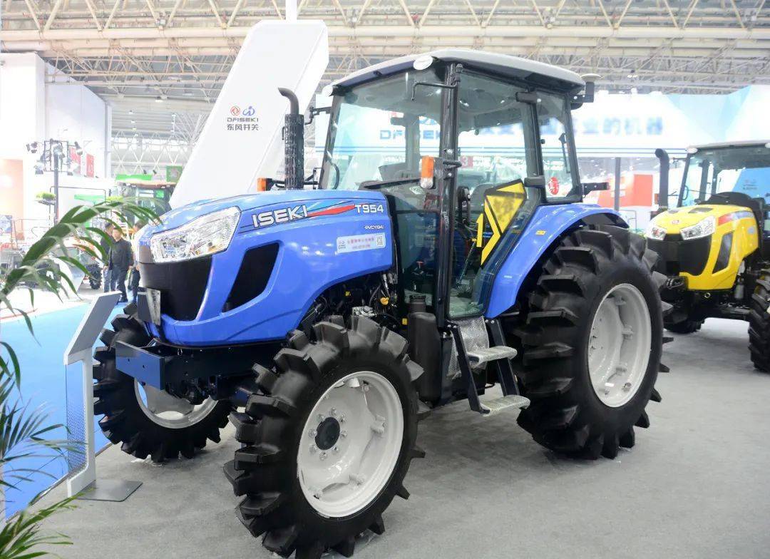 在拖拉机板块,东风井关带来了五款产品,它们分别是t954智能拖拉机,t