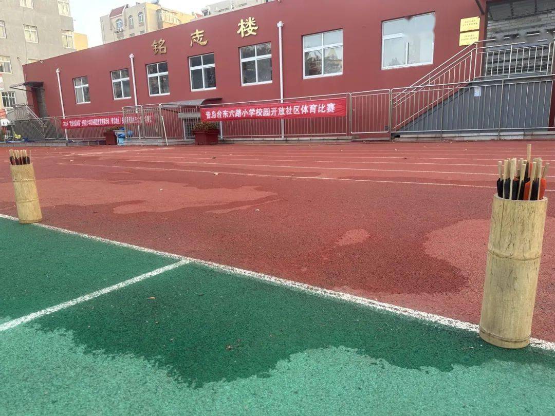 秋高气爽,气候宜人,青岛台东六路小学与步行街社区联合承办的10月份