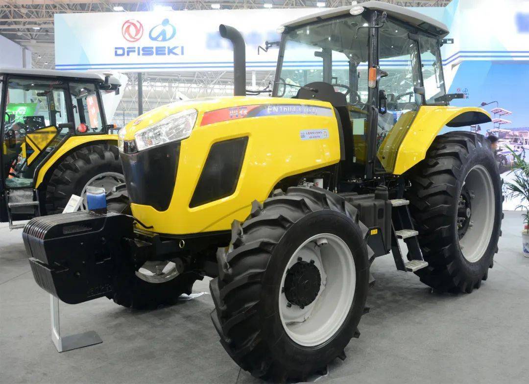 在拖拉机板块,东风井关带来了五款产品,它们分别是t954智能拖拉机,t