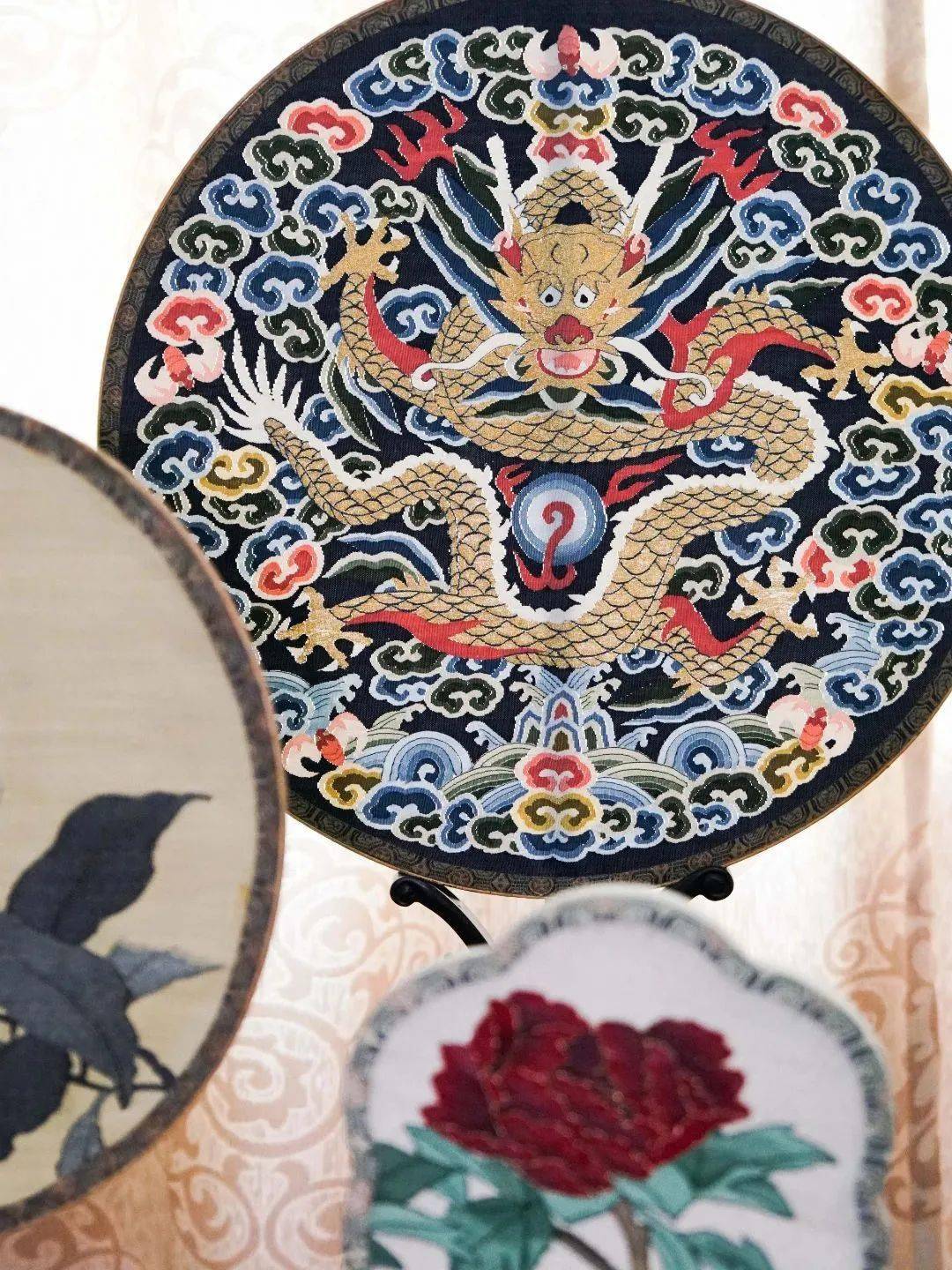 人们用"一寸缂丝,一寸金"形容其昂贵,却鲜有人知道它的来之不易.