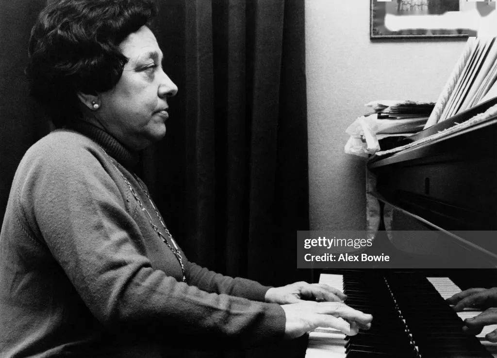 分享 | 来人间一趟,你一定要听拉罗查演奏阿尔贝尼斯/格拉纳多斯