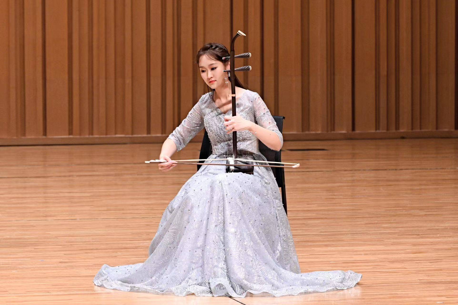 谭欣接下来,无论是《火～彩衣姑娘》,还是《江河云梦》,宋飞充满着