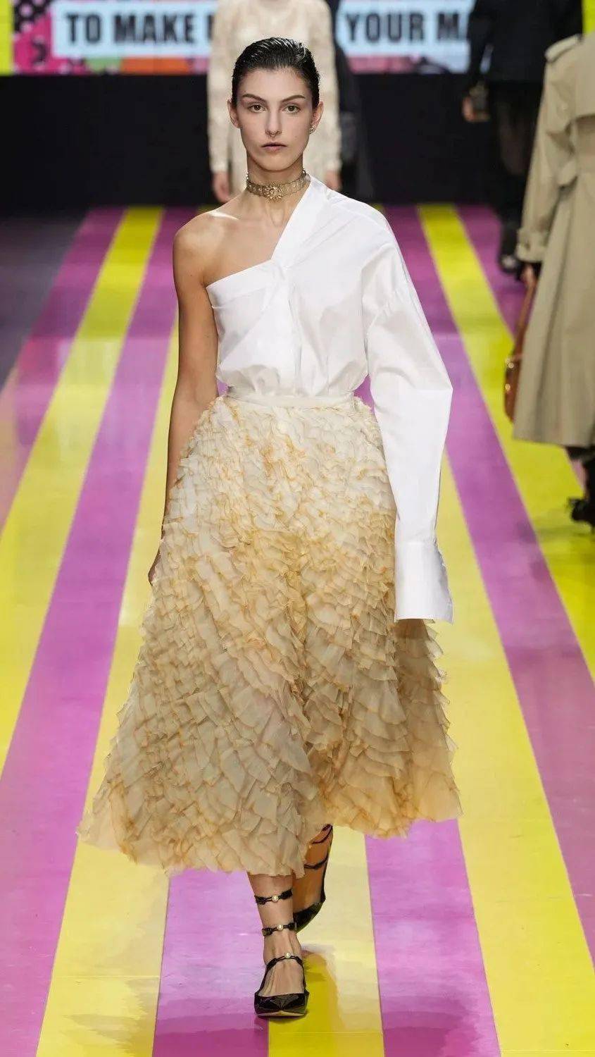 dior 2024 春夏|神秘女巫的优雅造反_女性_maria_chiuri