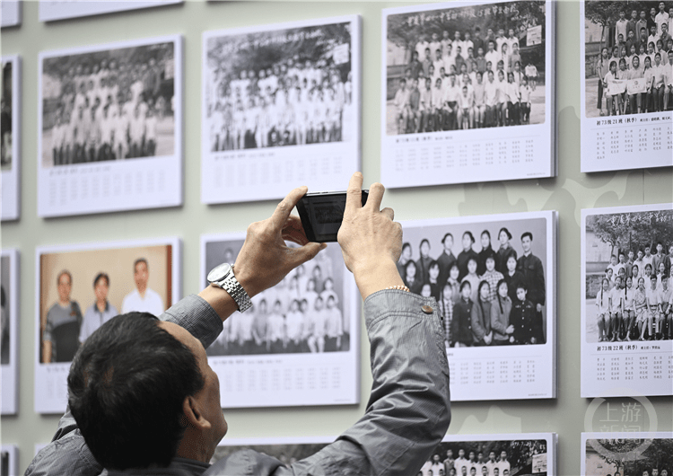 重庆巴蜀中学展示历届毕业照 82岁娘娘年轻时"美得不像话"_办学_教育