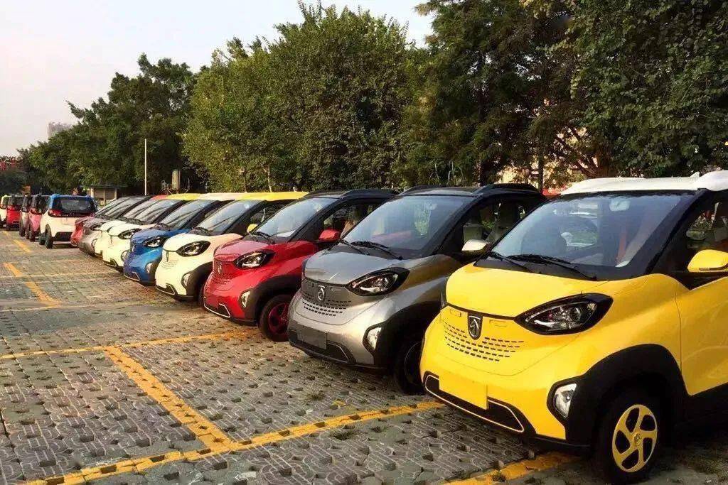 遍布柳州全城的宝骏e100这种只有两座的小车车长不到2.