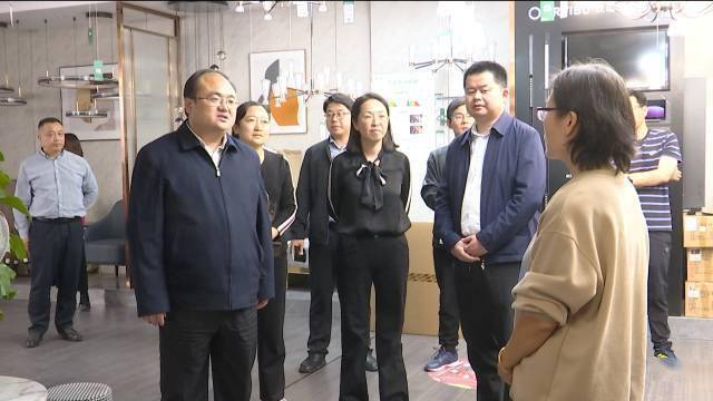 市领导程伟,洪为民,王开伟,市政府党组成员陈焕文,郑立新参加会议.