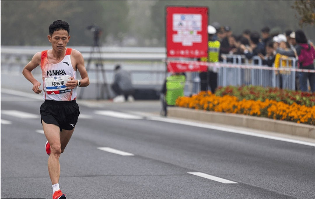 云南籍运动员陈天宇刷新pb获得全国马拉松锦标赛第一名,创中国马拉松