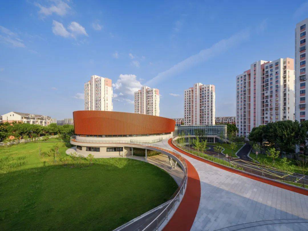 上海三林懿德社区文体中心:镶嵌在社区当中的一站式体育 公园