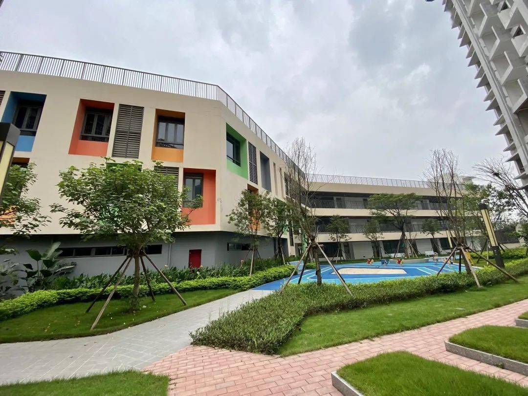 就在刚刚,由江海保利大都汇配建的保利大都汇公办幼儿园,正式交付政府