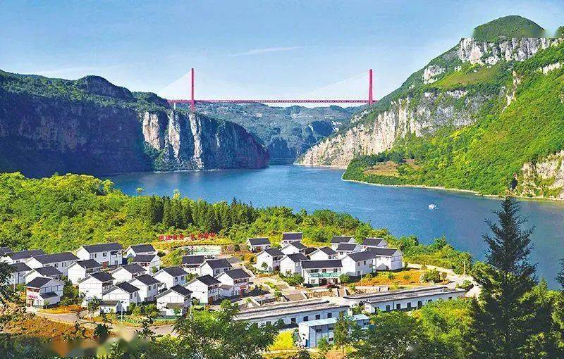 贵州化屋村:"悬崖下的村寨"发展乡村旅游新业态_乌江_村民_群山