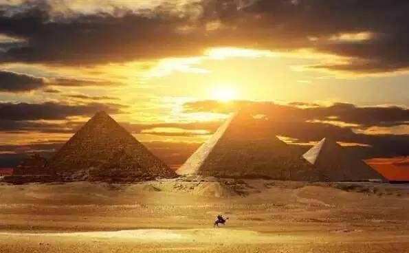 布拉格▼英国巨石阵▼美国夏威夷▼意大利普利亚▼澳大利亚艾尔斯岩