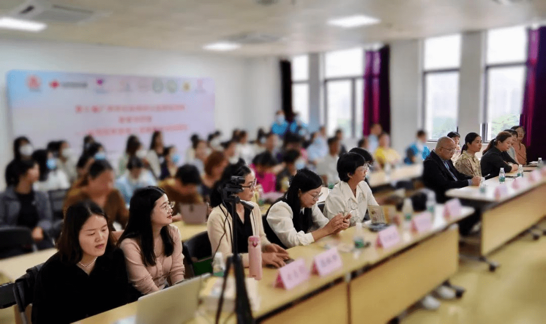 中山大学附属第一医院赵玉琴老师以"喘息服务——给照顾者放个假"为