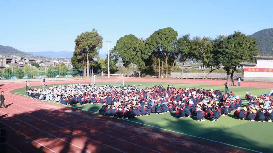 腾冲市益群中学进行防震减灾疏散演练活动●荷花镇雨伞联合小学进行