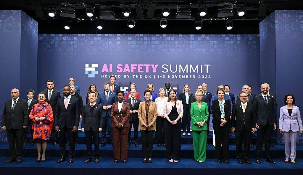 首届全球AI安全峰会聚焦风险管控，中国代表团备受关注