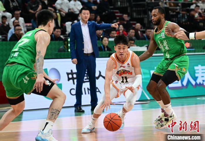 cba:辽宁本钢主场战胜九台农商银行_比赛_于海洋_上篮