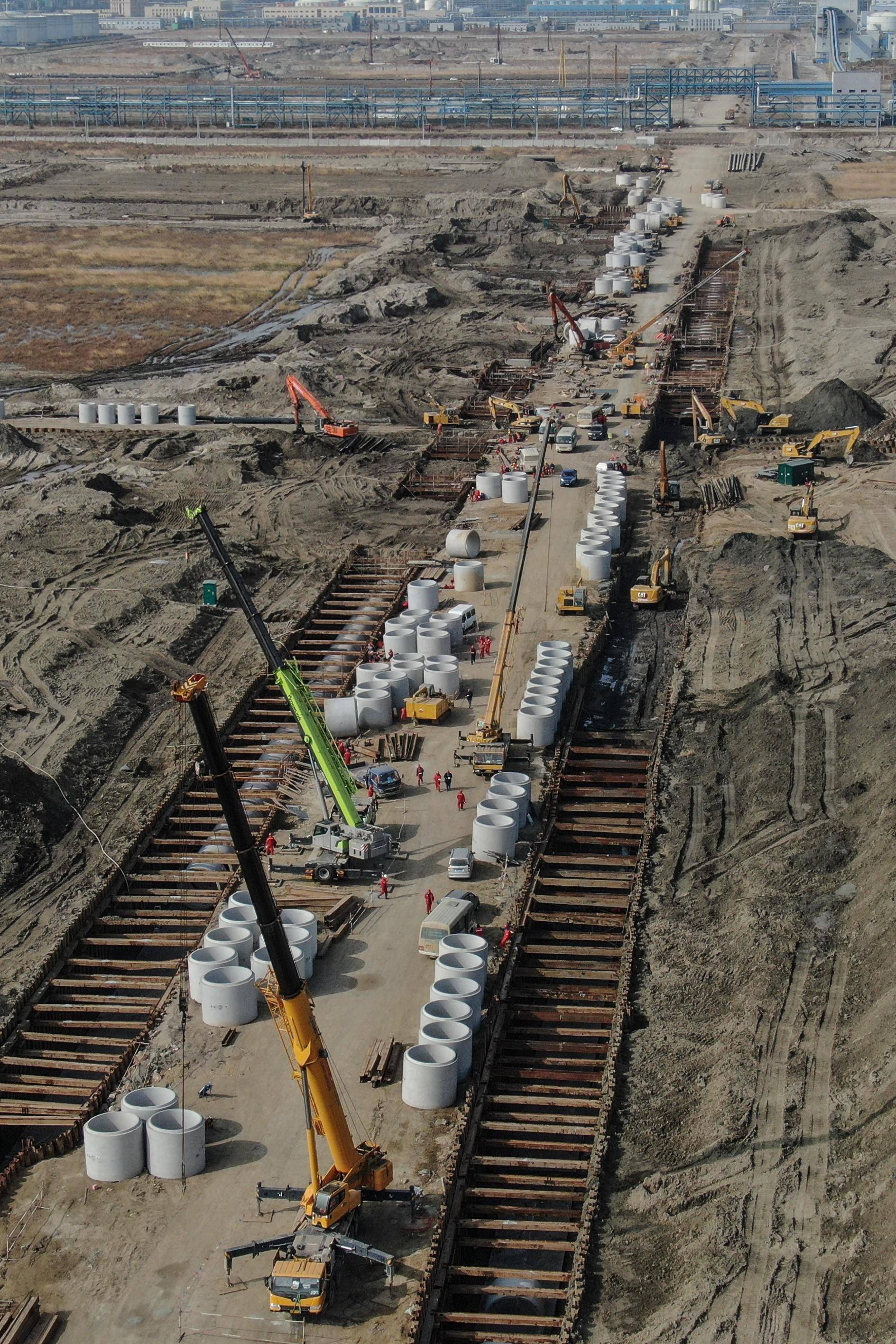 该项目位于辽宁省盘锦市辽滨经开区,于2023年3月全面开工,建成后将