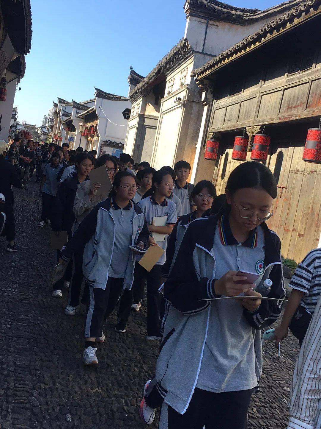 精妙的"九狮戏球",屋角上的灵动飞檐,点睛之笔牛腿…肃雍堂各式各样的