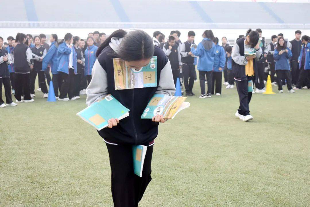 快乐周末 多彩生活——宏利佳学校初中部开展多彩周末活动_发展_教育