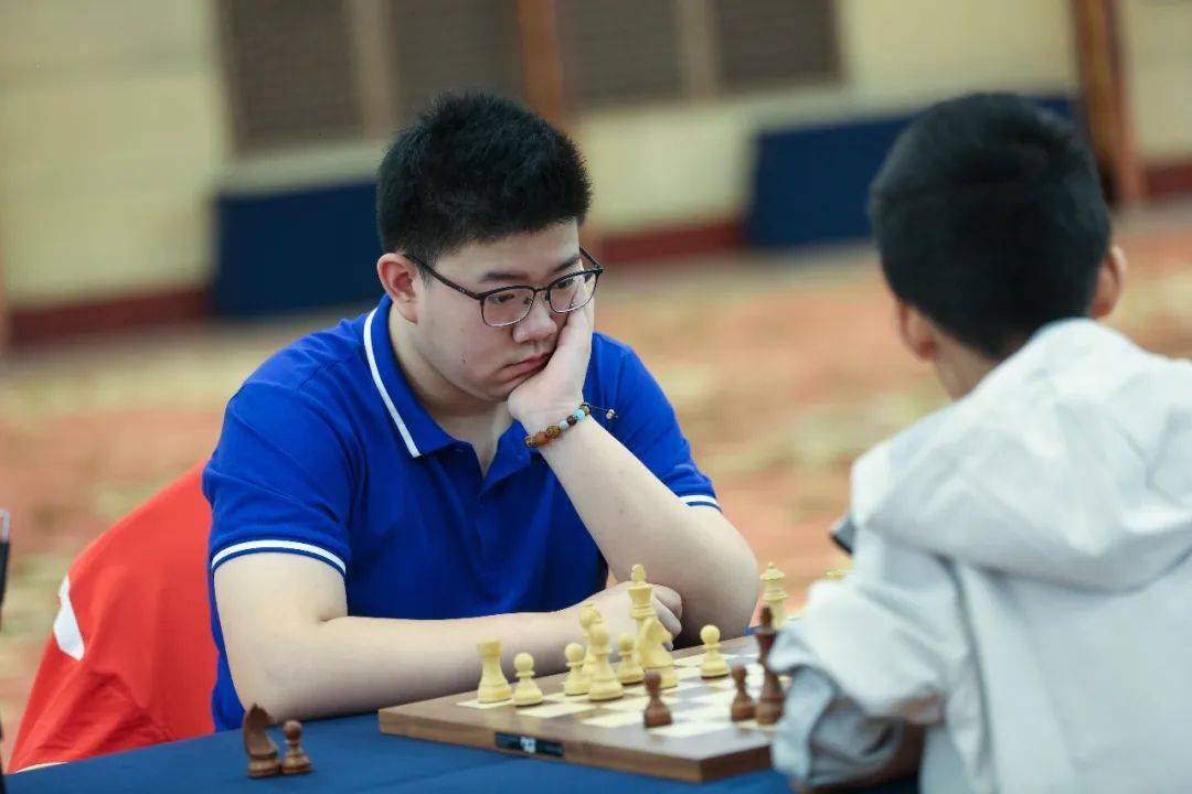 前三名运动员颁奖周影为女子个人快棋赛前三名棋手颁奖田红卫为男子个