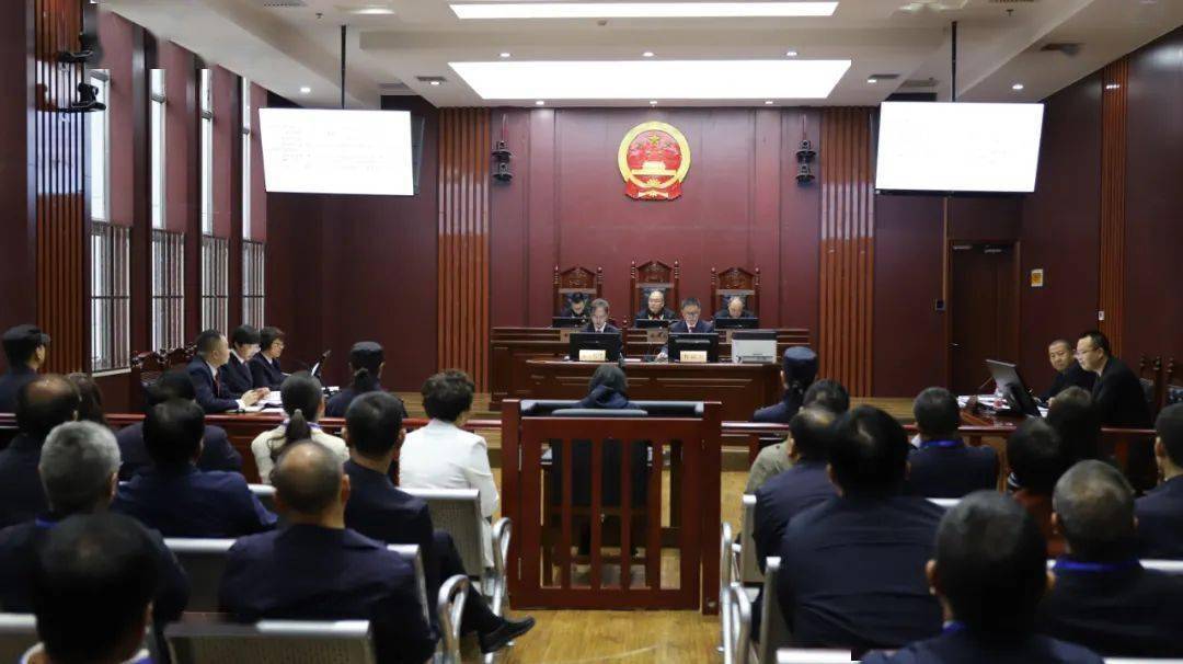 2010年至2022年,吴丽华利用担任环县县长,正宁县委书记,庆阳市副市长