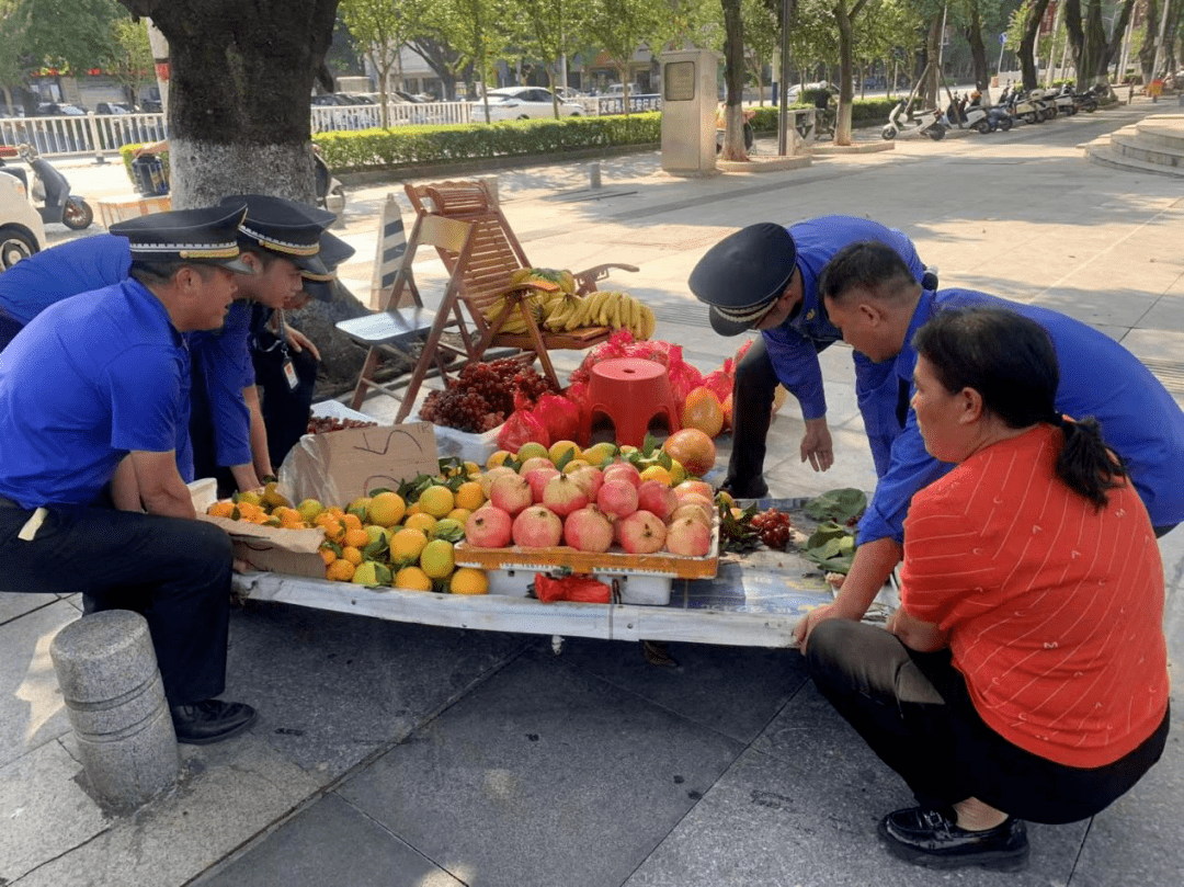 城管与小贩图片