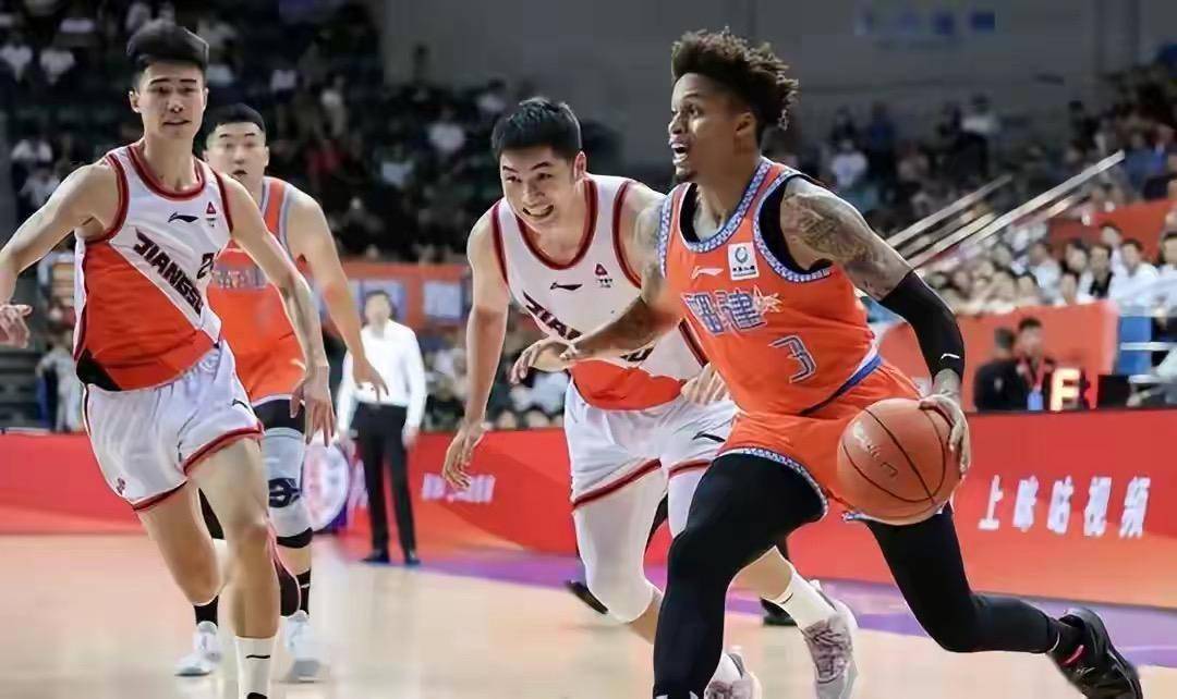 假以时日,相信cba最美女老板伍佰兰,会给福建球迷带来更大的惊喜!