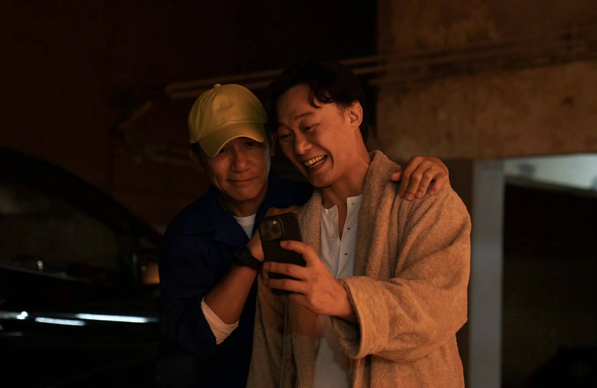 陈奕迅《社交恐惧癌》剧场版mv首发 与影帝梁朝伟i.e.