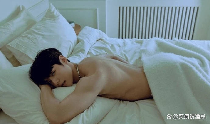 韩娱肌肉男菩萨亮相!小腹肌亮瞎眼,绝了!_李旼赫_身材_舞台