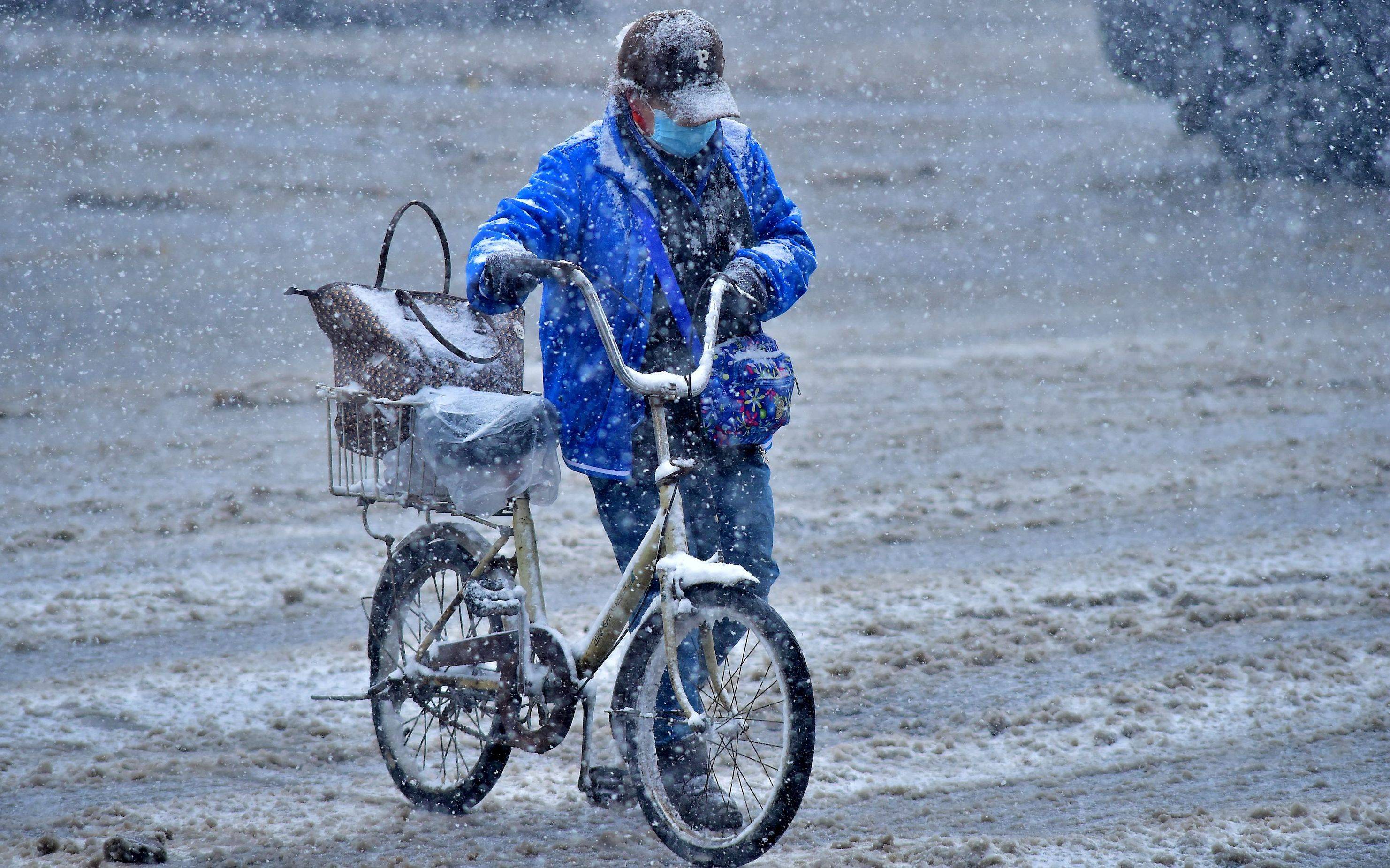 雪中人图片 真实图片