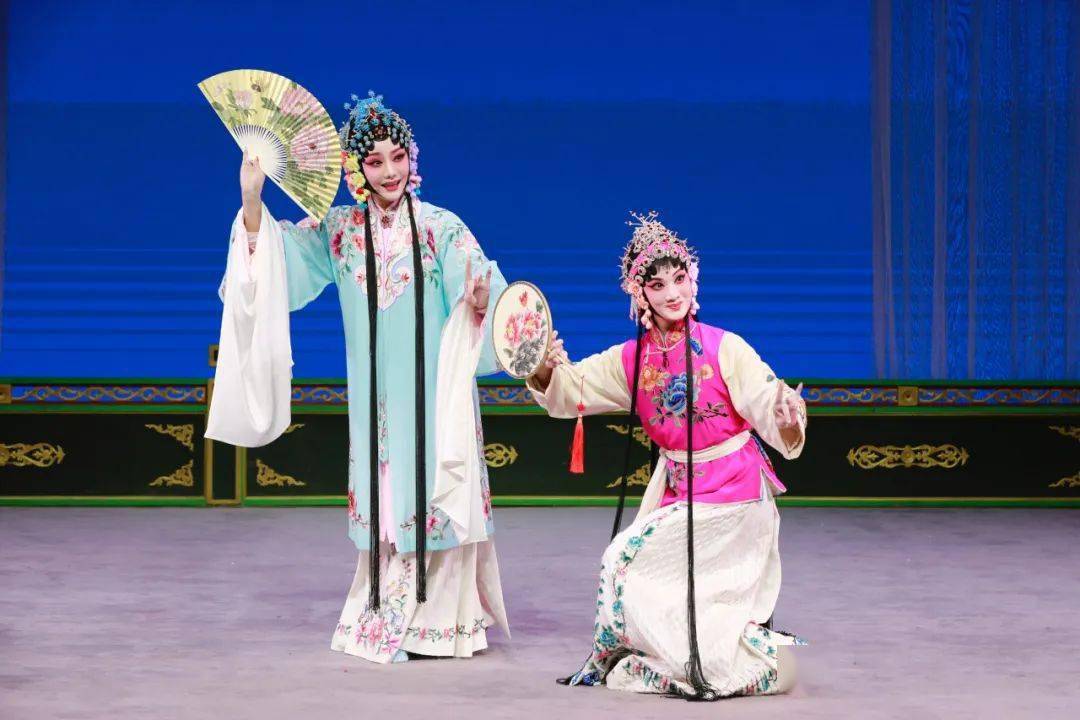 在演出过程中陆文龙独战四锤将时还要展示"探海""射雁""朝天蹬""涮