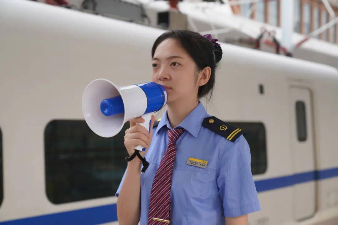 工作_车站_董宝新