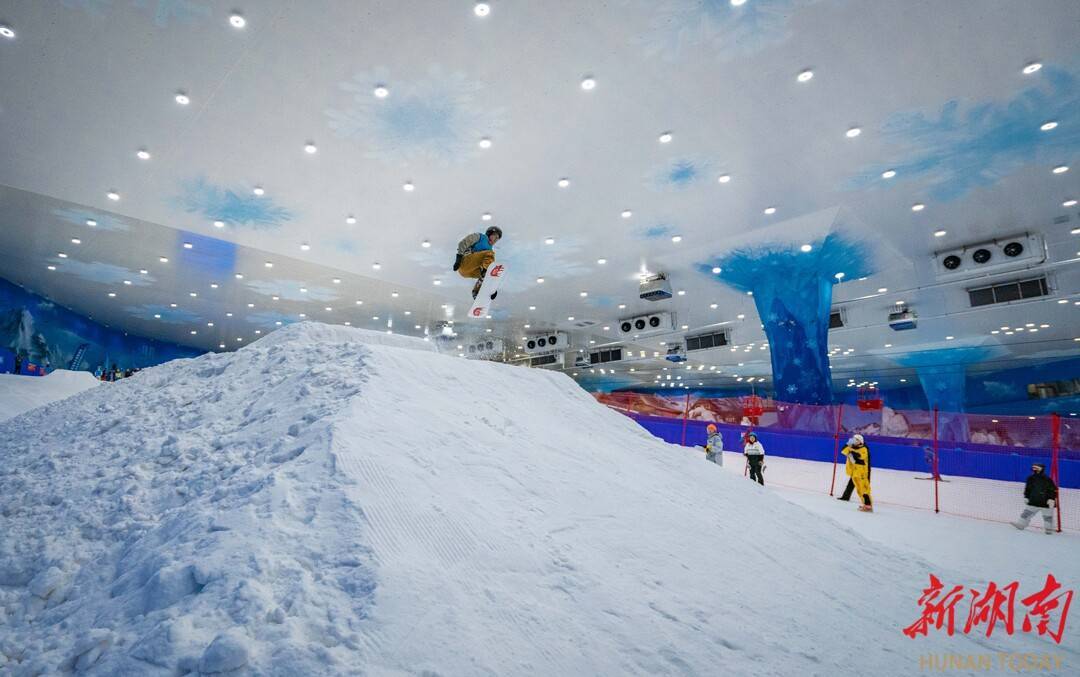 湘江欢乐城第二届冰雪旅游节滑雪比赛圆满落幕_运动_青少年_雪域