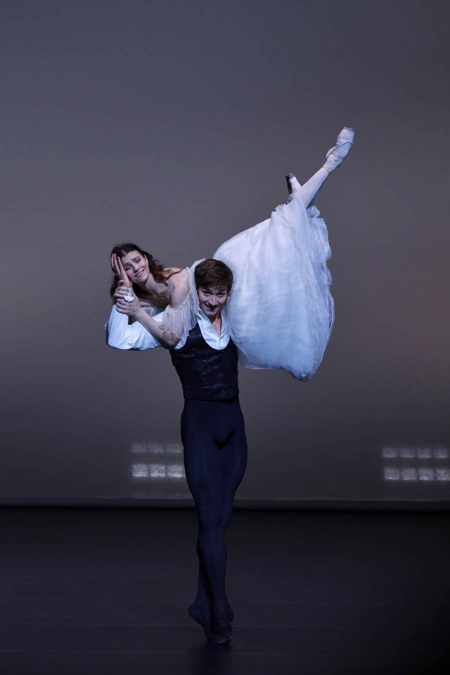 专访芭蕾巨星阿丽娜:42岁的二胎妈妈,如何重返舞台?_工作_孩子_时间