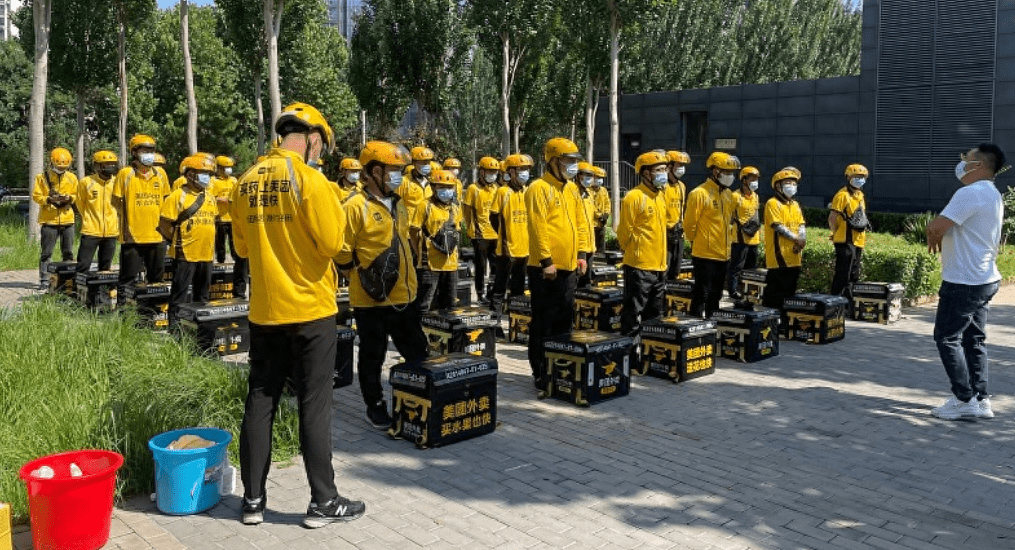 美团回应"外卖员45岁以上不再派单":假的!