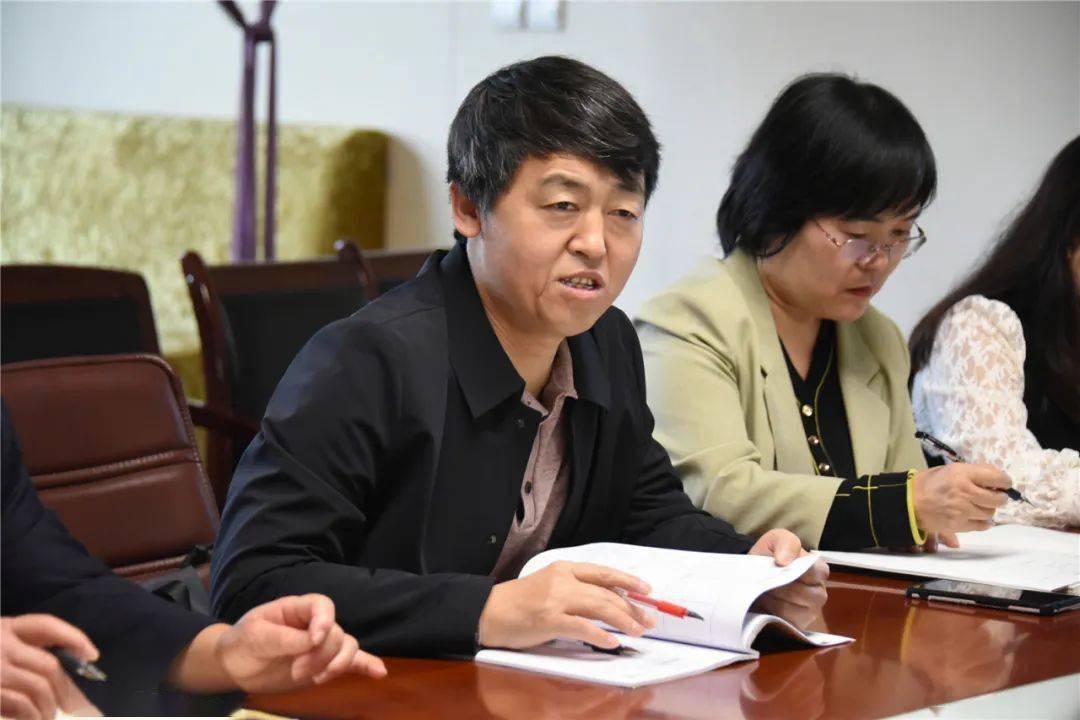 见面会上,于老师介绍了来自榆林市子洲县第二中学王有花老师,高瑞霞