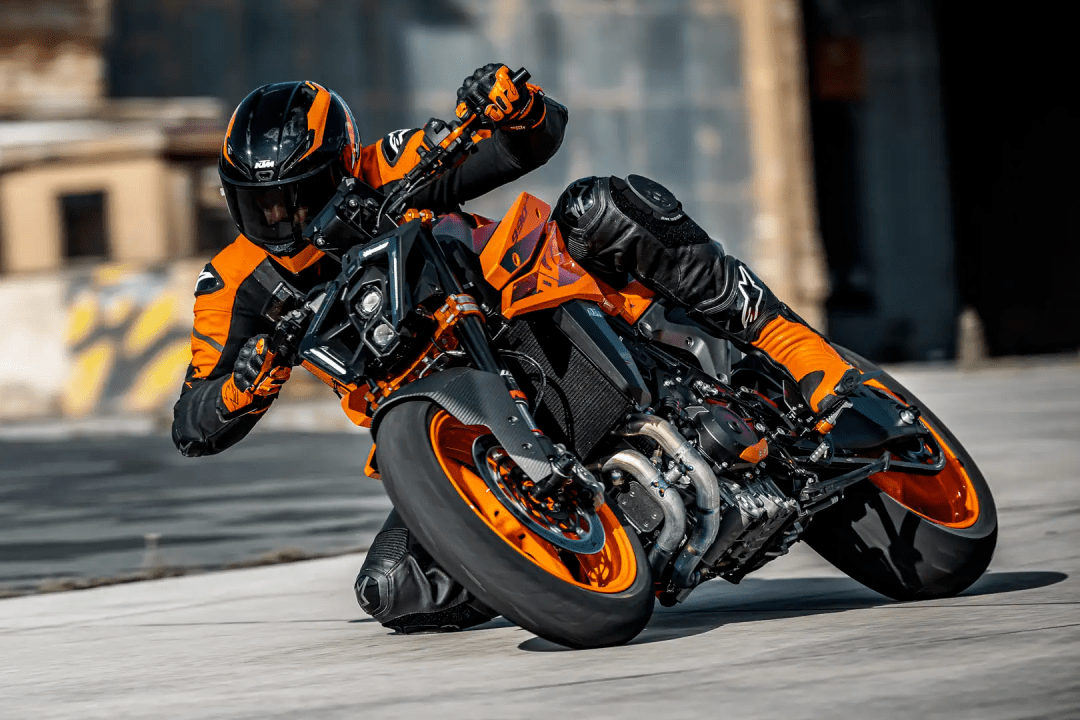 ktm duke 990发布!扭矩破百!前脸像"铁血战士"?_搜狐汽车_搜狐网