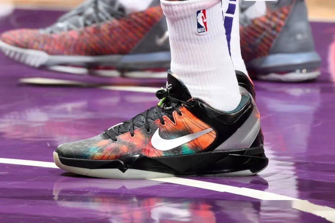 网友:求求了!_kobe_zoom_system